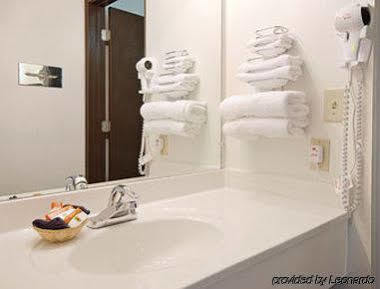 Super 8 By Wyndham Walnut Hotell Exteriör bild