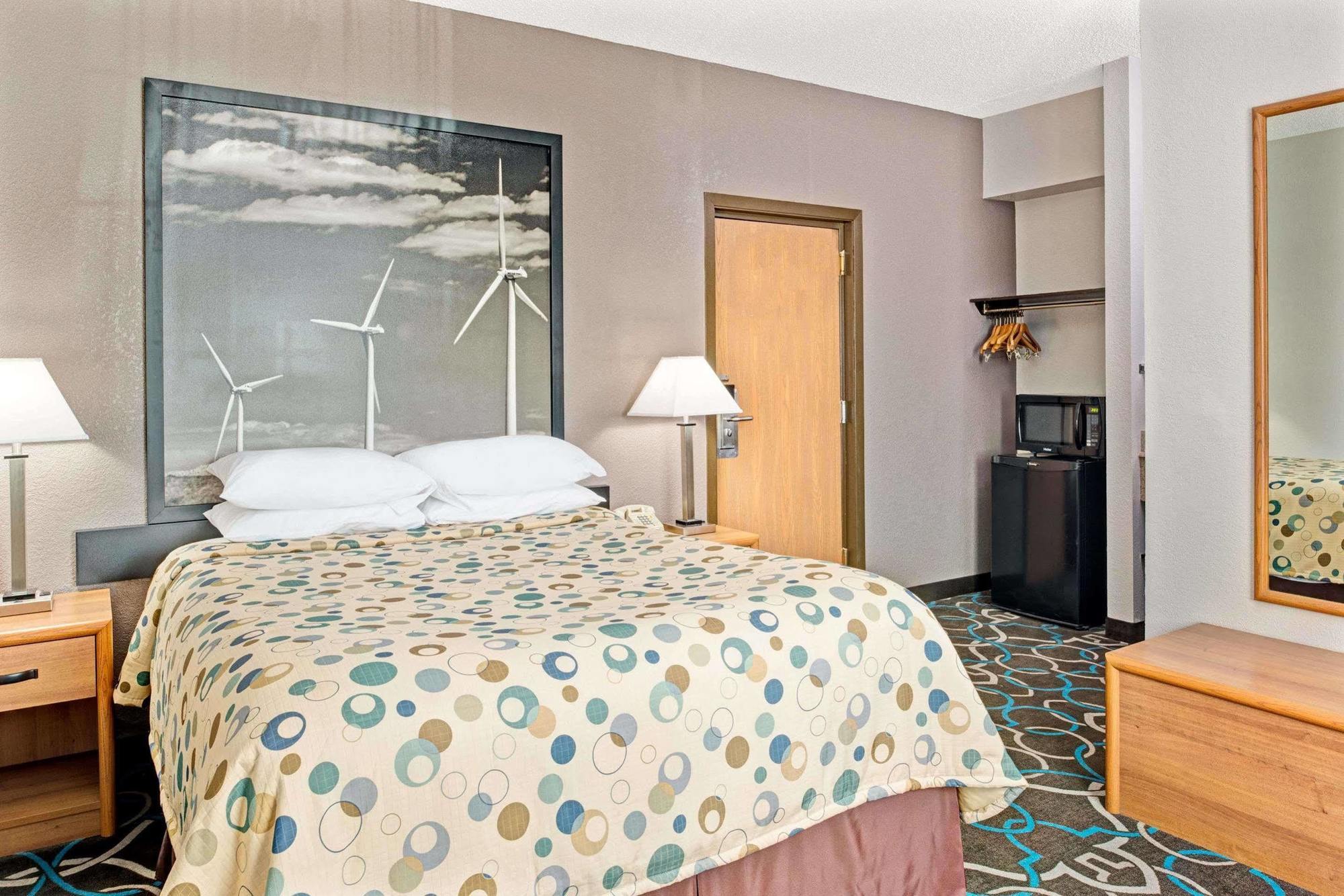 Super 8 By Wyndham Walnut Hotell Exteriör bild