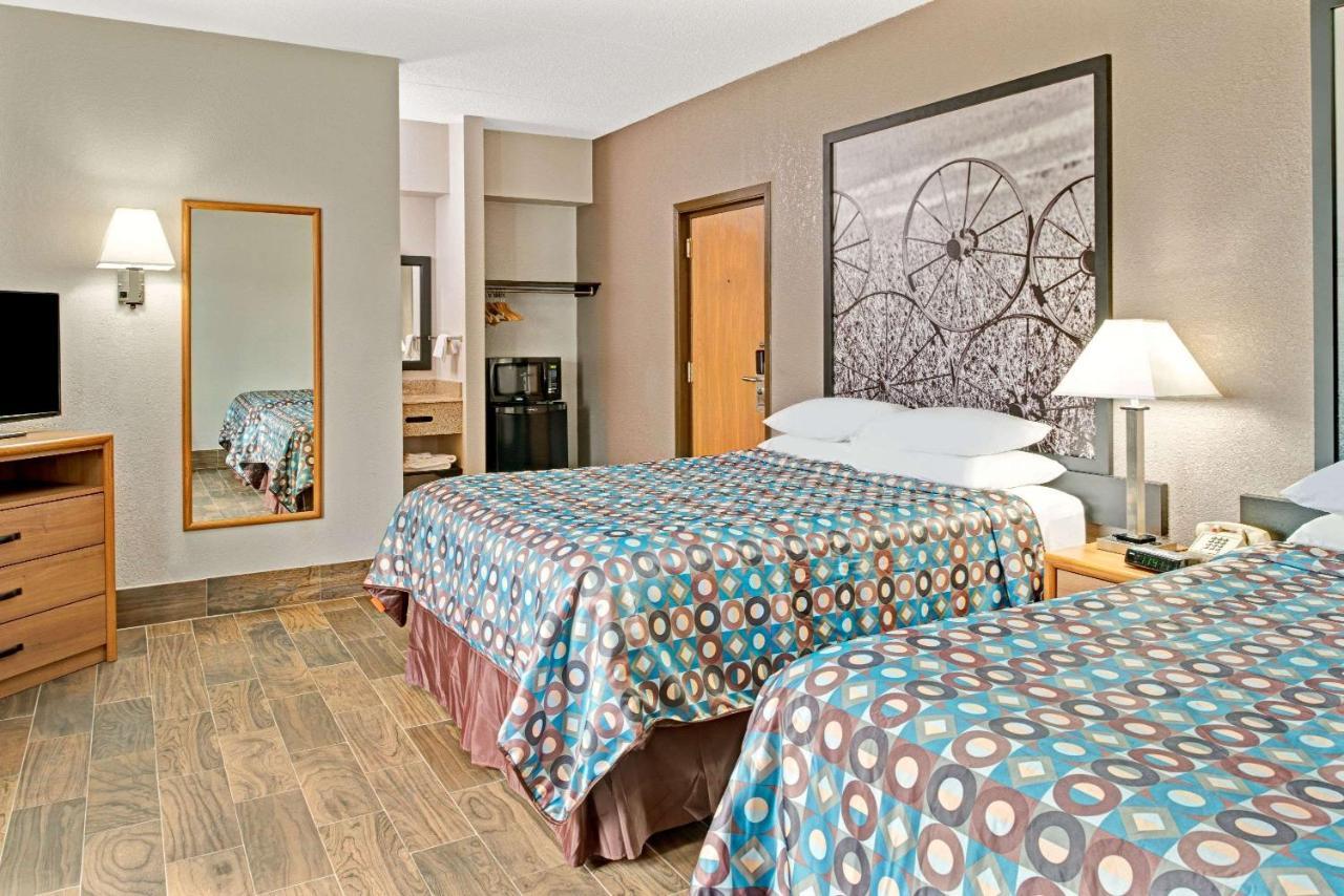 Super 8 By Wyndham Walnut Hotell Exteriör bild